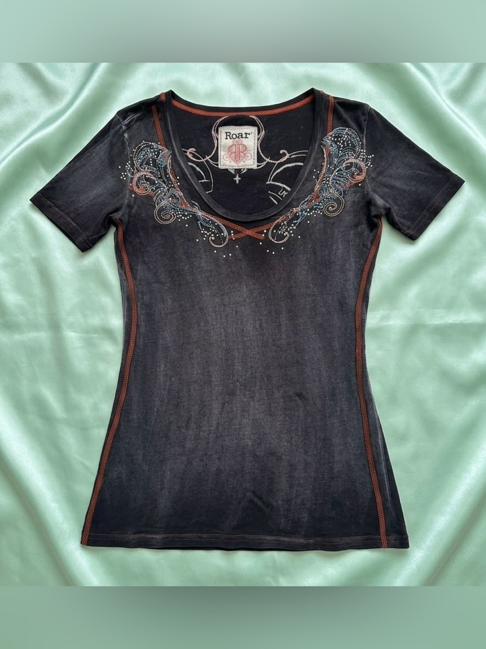 Vintage 2000’s Y2K Roar rhinestone affliction style shirt